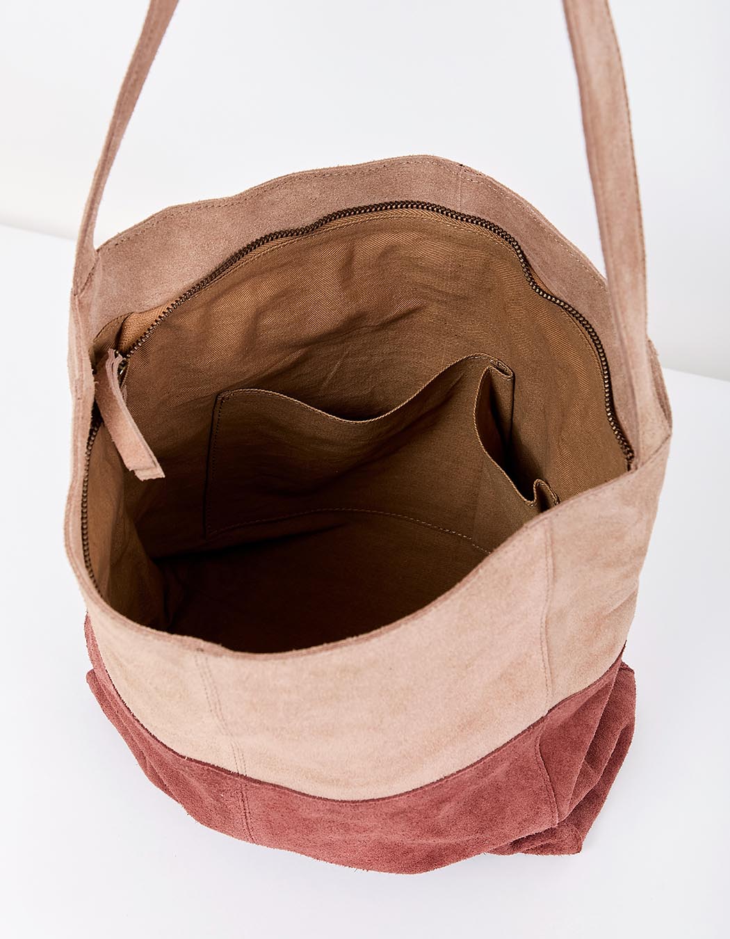 Sac besace bi-colore en cuir suédé imprimé La Fiancée