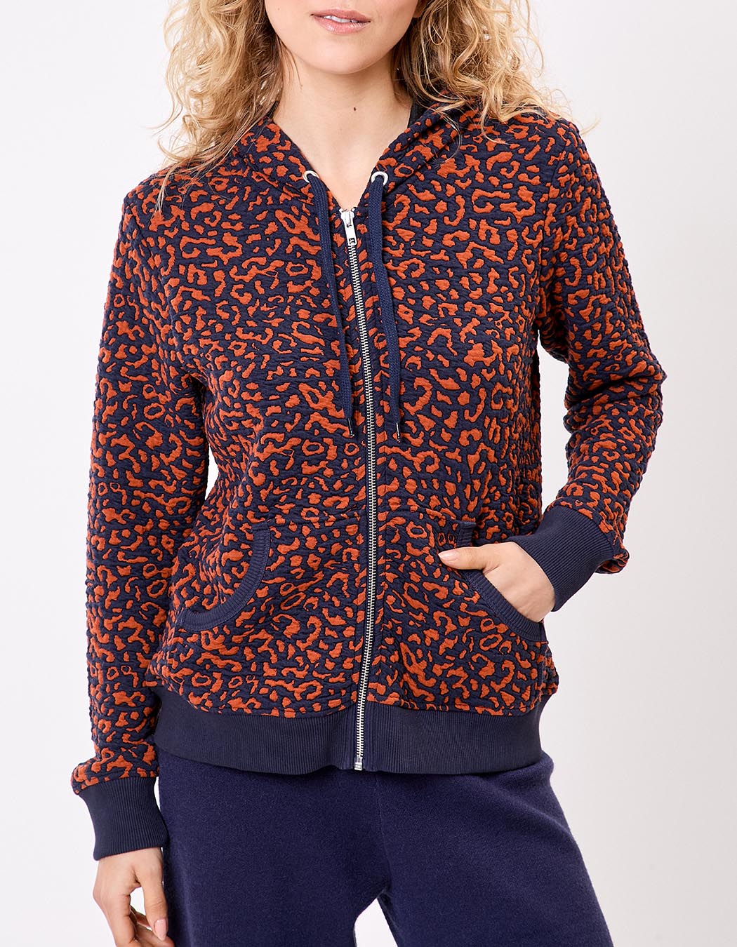 Sweat zippé maille jacquard imprimé La Fiancée
