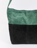 Sac besace bi-colore en cuir suédé imprimé La Fiancée