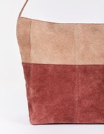 Sac besace bi-colore en cuir suédé imprimé La Fiancée