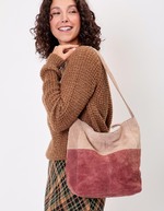 Sac besace bi-colore en cuir suédé imprimé La Fiancée
