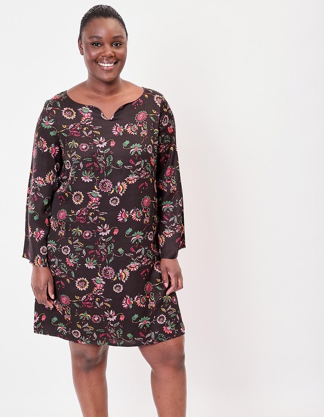 Robe fluide satin&eacute;e trap&egrave;ze imprim&eacute; La Fianc&eacute;e
