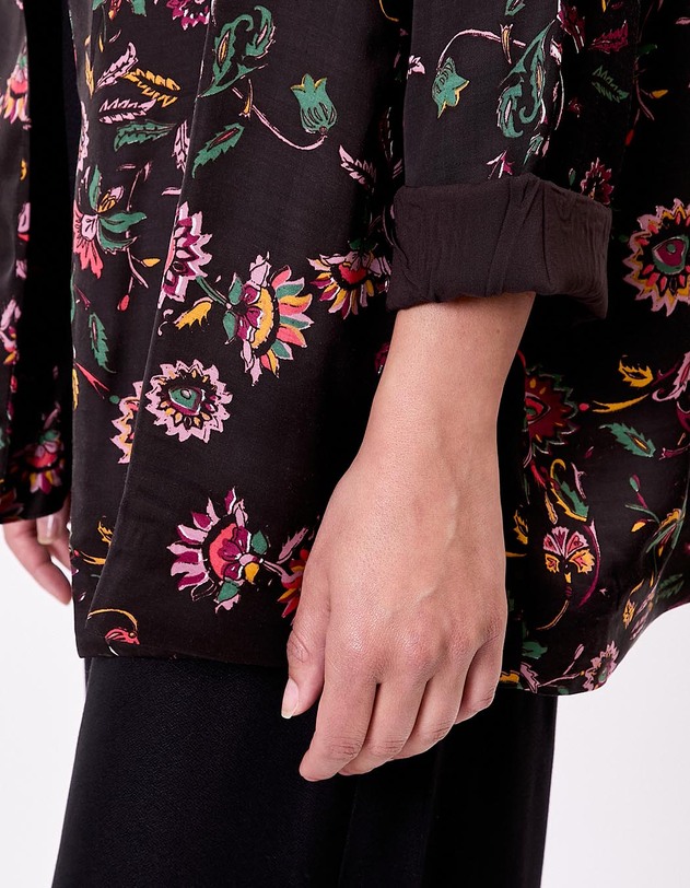 Veste kimono fluide satin&eacute;e imprim&eacute; La Fianc&eacute;e