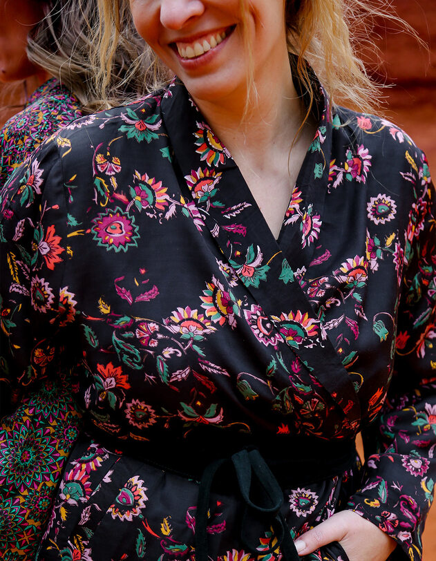 Veste kimono fluide satin&eacute;e imprim&eacute; La Fianc&eacute;e