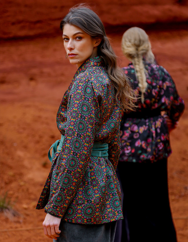 Veste kimono fluide satin&eacute;e imprim&eacute; La Fianc&eacute;e