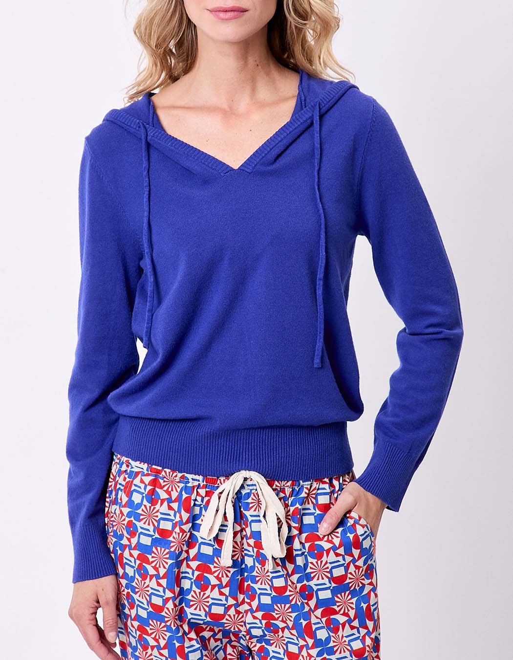 Pull femme à capuche uni imprimé La Fiancée