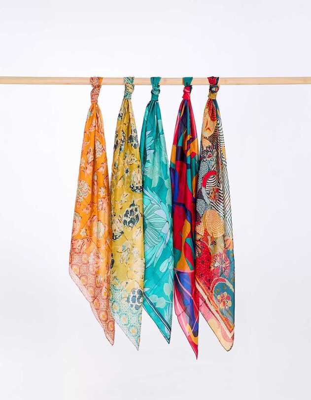 Foulard en soie imprim&eacute; imprim&eacute; La Fianc&eacute;e
