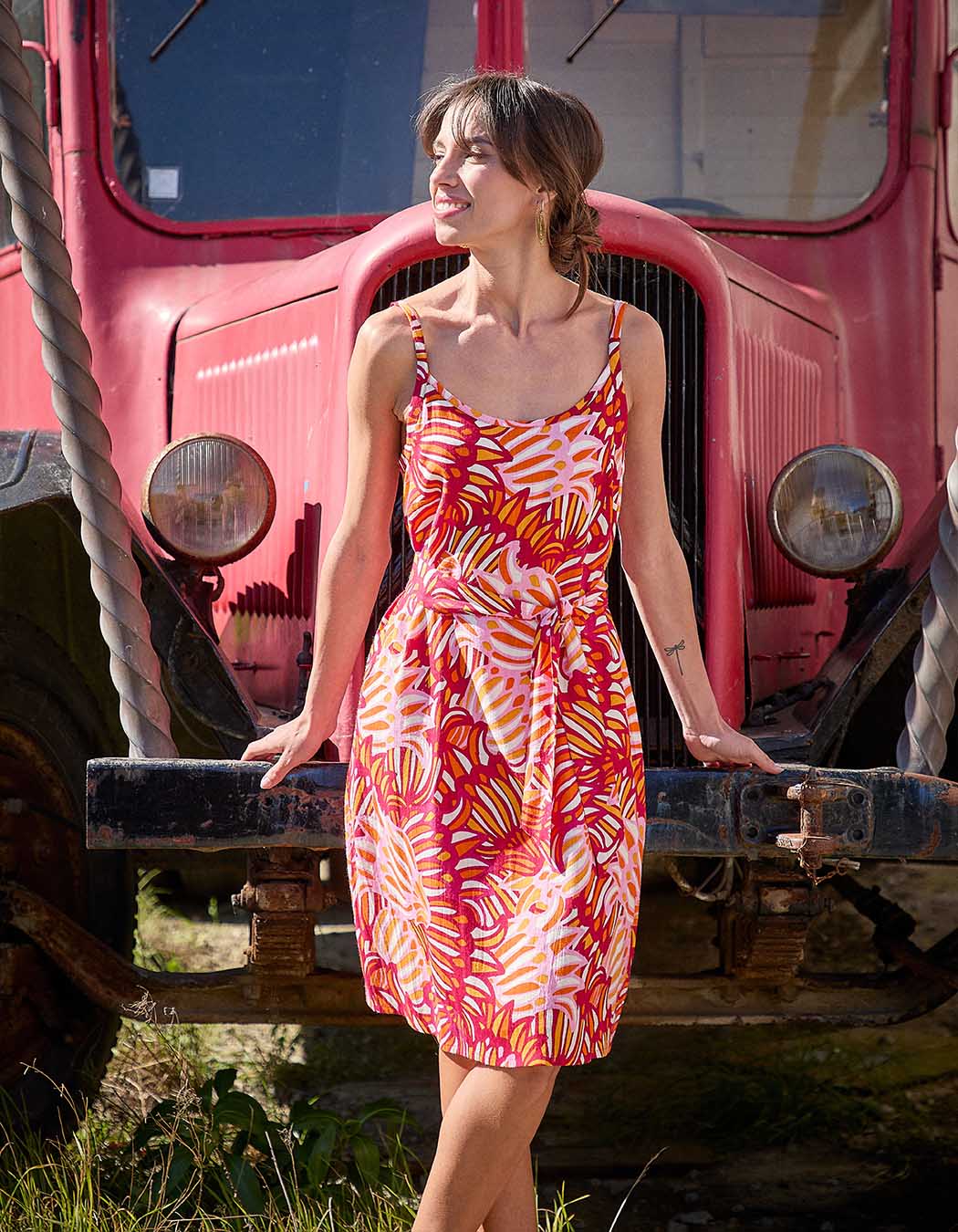 Robe fluide sans manches avec ceinture imprimé La Fiancée