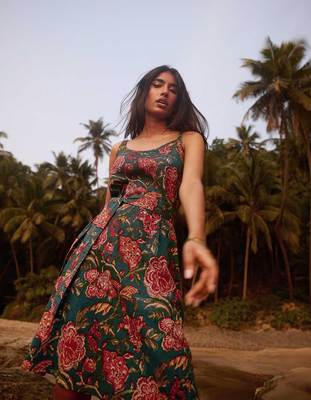 Robe fluide sans manches avec ceinture imprimé La Fiancée