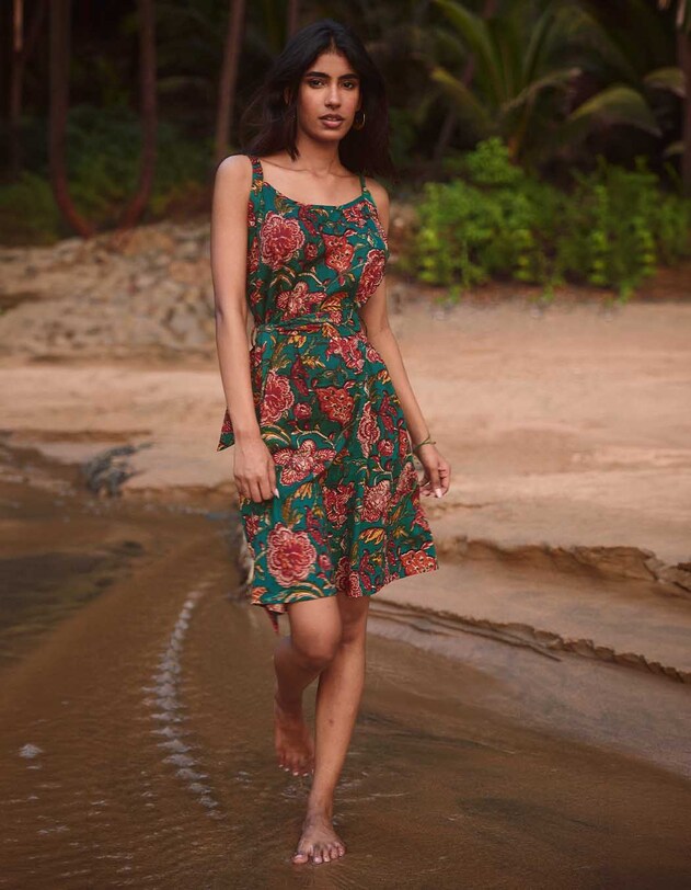 Robe fluide sans manches avec ceinture imprim&eacute; La Fianc&eacute;e