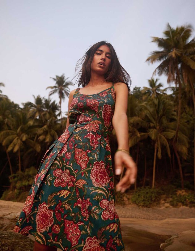 Robe fluide sans manches avec ceinture imprim&eacute; La Fianc&eacute;e