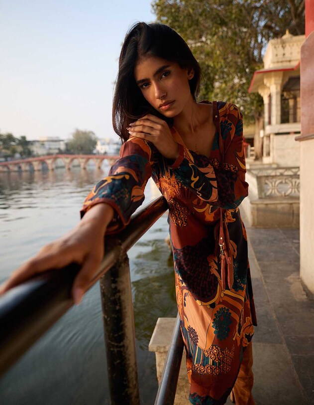 Robe midi fluide col V imprim&eacute; La Fianc&eacute;e