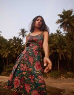 Robe fluide sans manches avec ceinture imprimé La Fiancée
