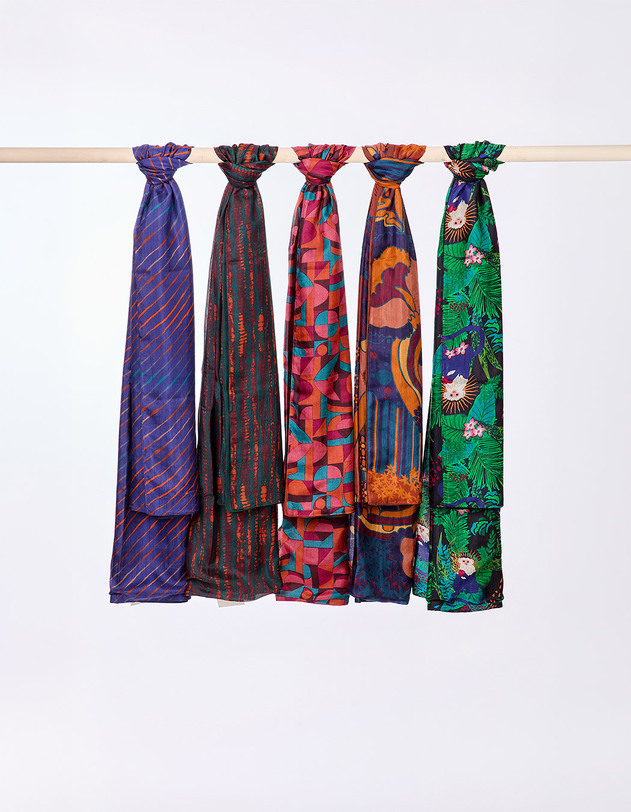 Foulard en soie doubl&eacute; imprim&eacute; La Fianc&eacute;e
