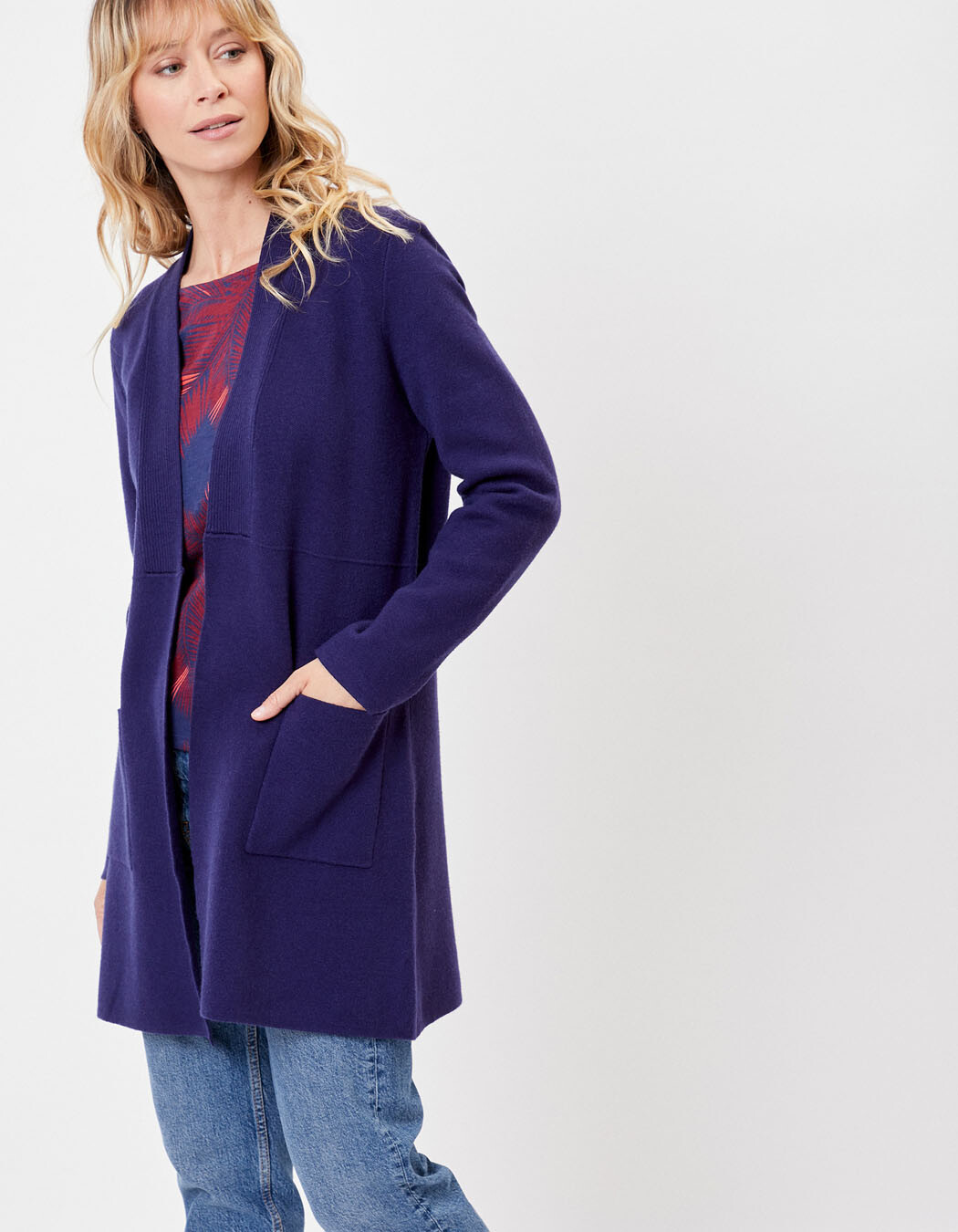 LuLaRoe Maurne- The Maurne features a hgh necklne, a ruffled